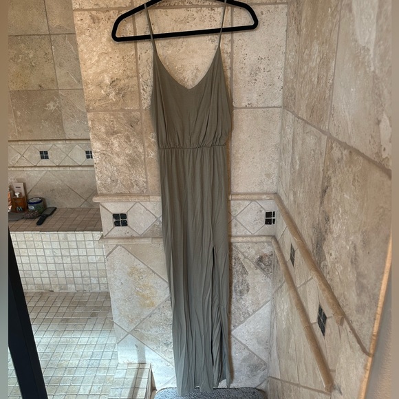 Lulu’s Jersey Knit Maxi - Picture 2 of 6